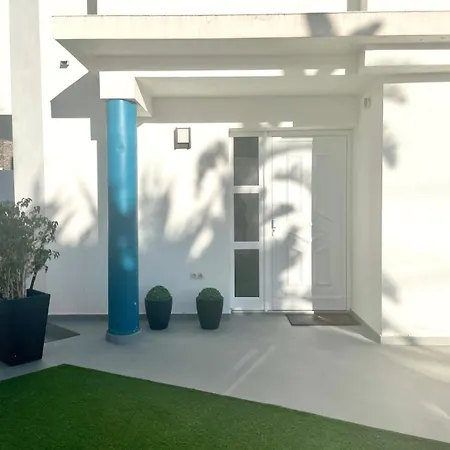 Con Piscina En Tabaiba By Alterhome Nyaraló