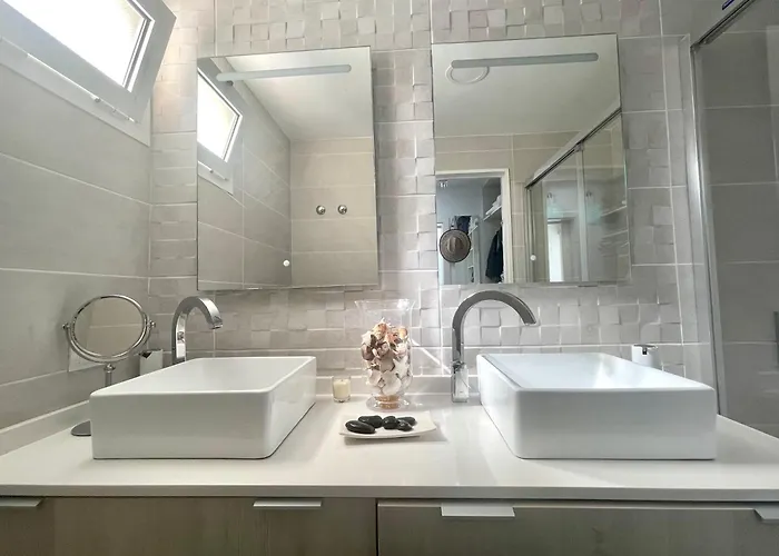 Con Piscina En Tabaiba By Alterhome