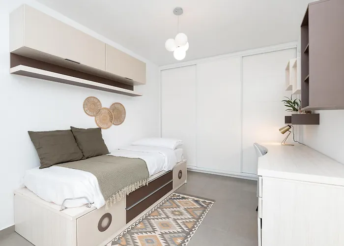 Con Piscina En Tabaiba By Alterhome